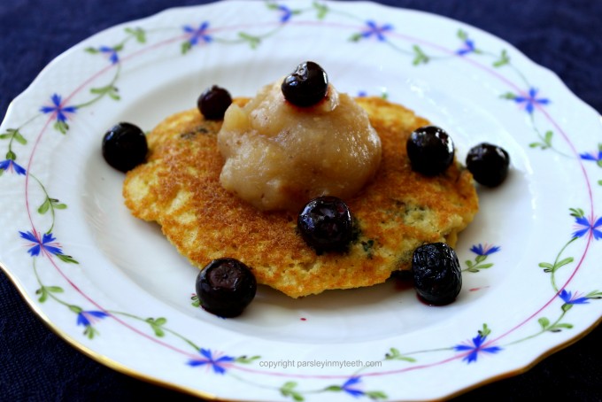 Blueberry Pancakes with Fast Applesauce Topping
