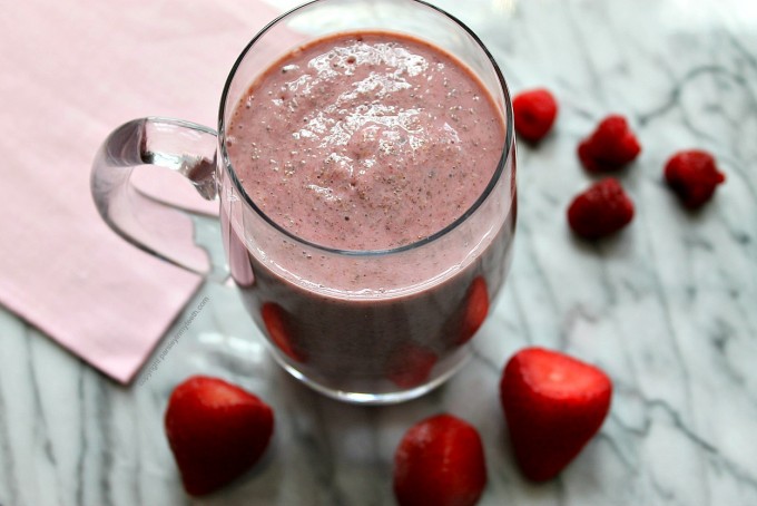 Banana Berry Smoothie with Chia Seeds