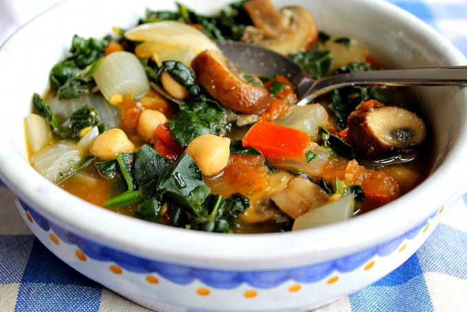 15-Minute Tuscan Kale & Mushroom Soup with Onions Tomatoes & Garbanzo Beans