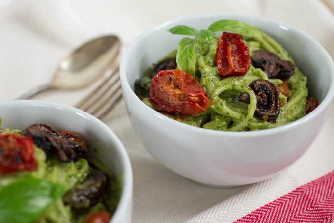 Roasted Tomato & Mushroom Pasta with Parsley and Pistachio Pesto by Parsley In My Teeth